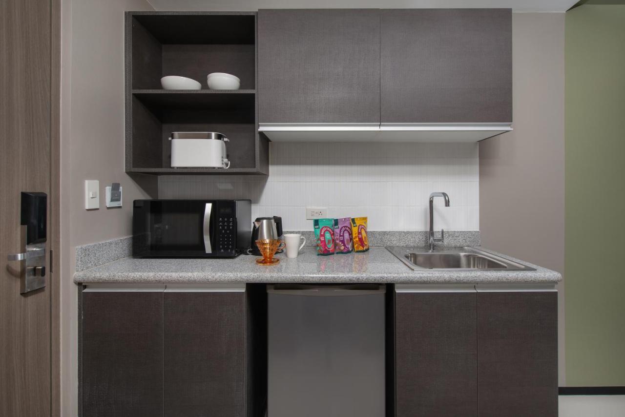 The Suites At Torre Lorenzo Malate - Managed By The Ascott Limited Манила Екстериор снимка